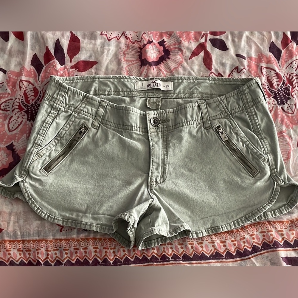 Hollister Shorts - Picture 1 of 8